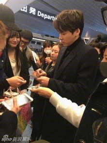 李易峰机场爆料视频,揭秘明星日常出行瞬间  第2张